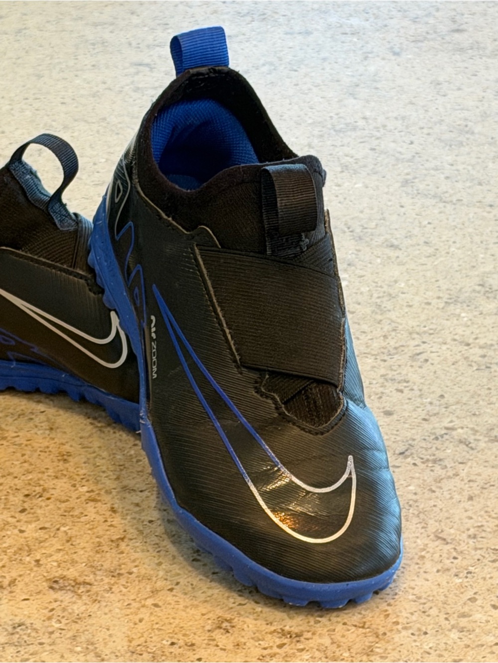 NIKE KIDS AIR ZOOM MERCURIAL VAPOR XV ACADEMY TF indoor soccer cleats size 3y